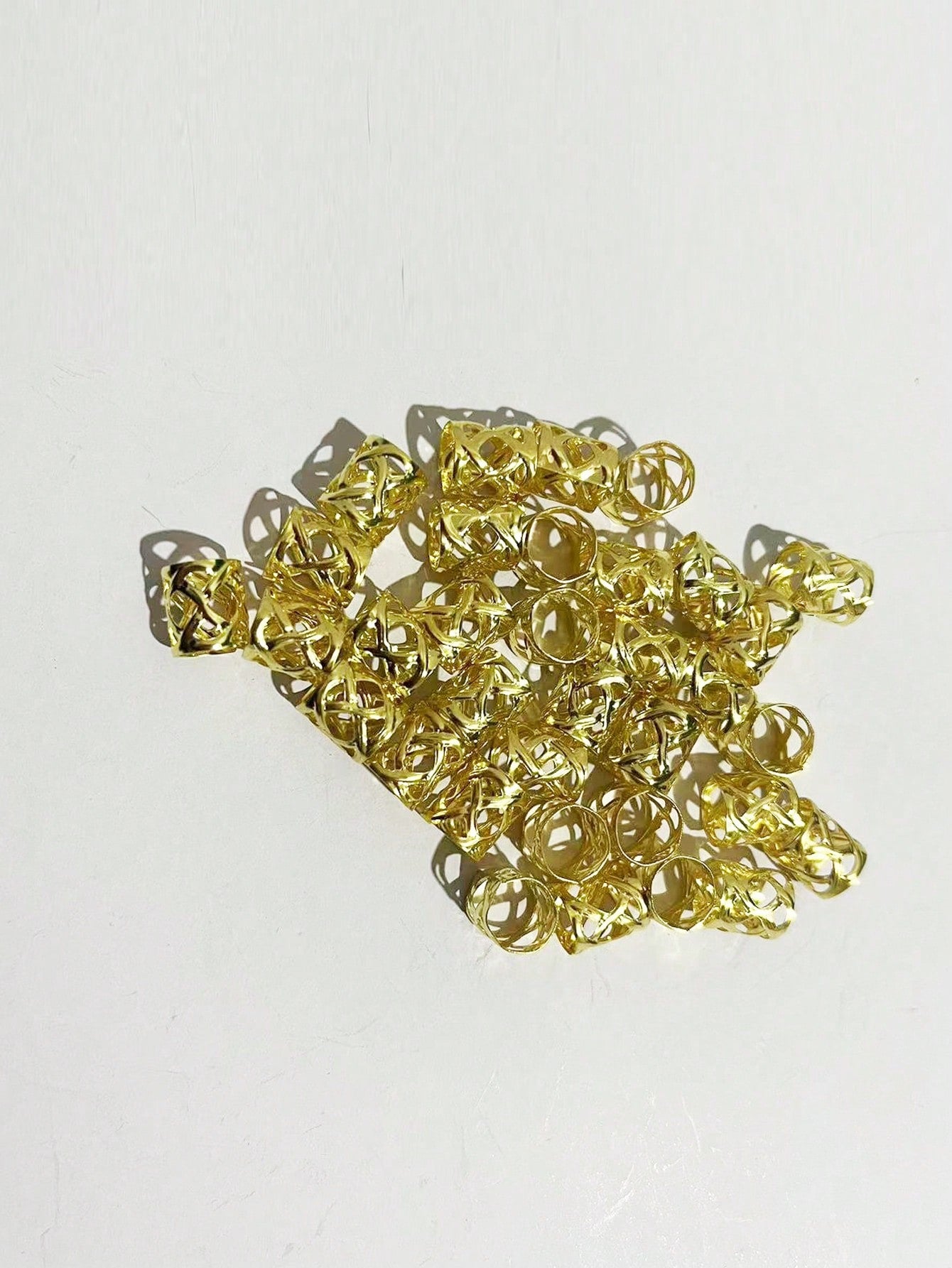 Set de 20 piezas de accesorios de trenzado de cabello en dorado y plateado con cuentas, clips y joyas