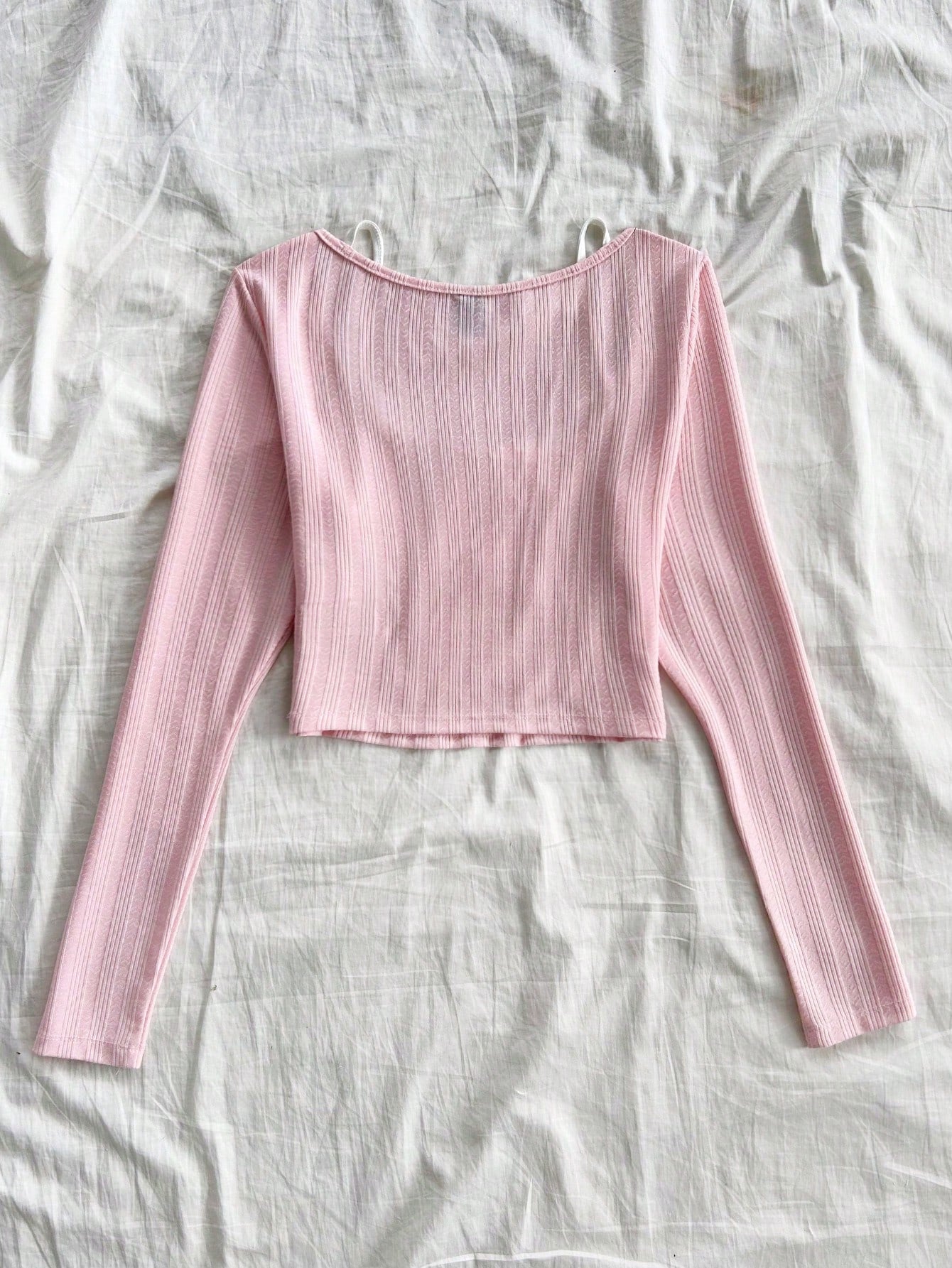 Soleia Camiseta de punto de manga larga con textura, cuello de pico y detalle de encaje simulado en capas, en color rosa de moda, para vacaciones de mujer