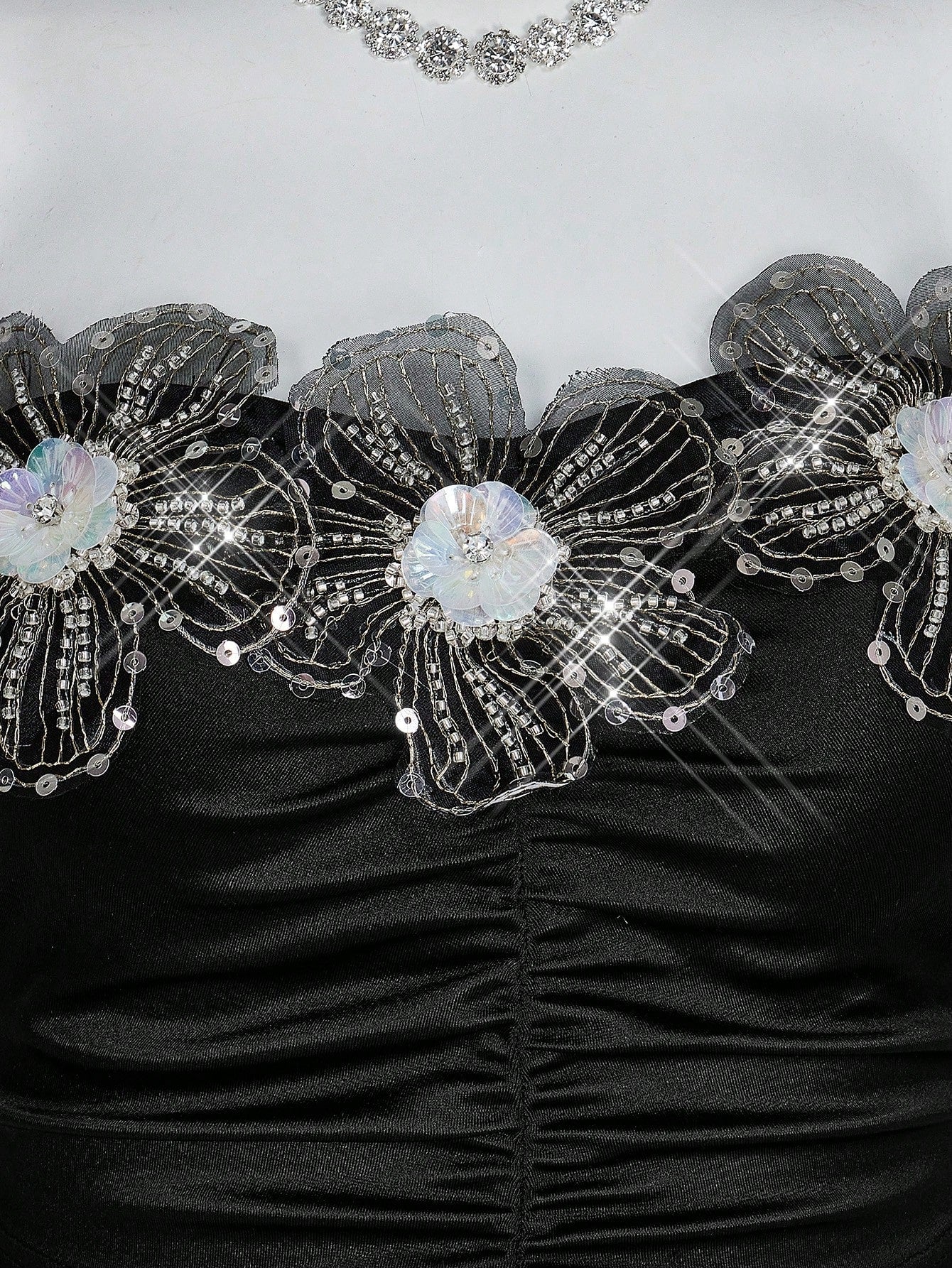 Sweetina 1 pieza Top bandeau plisada con decoración floral de gemas metálicas 3D
