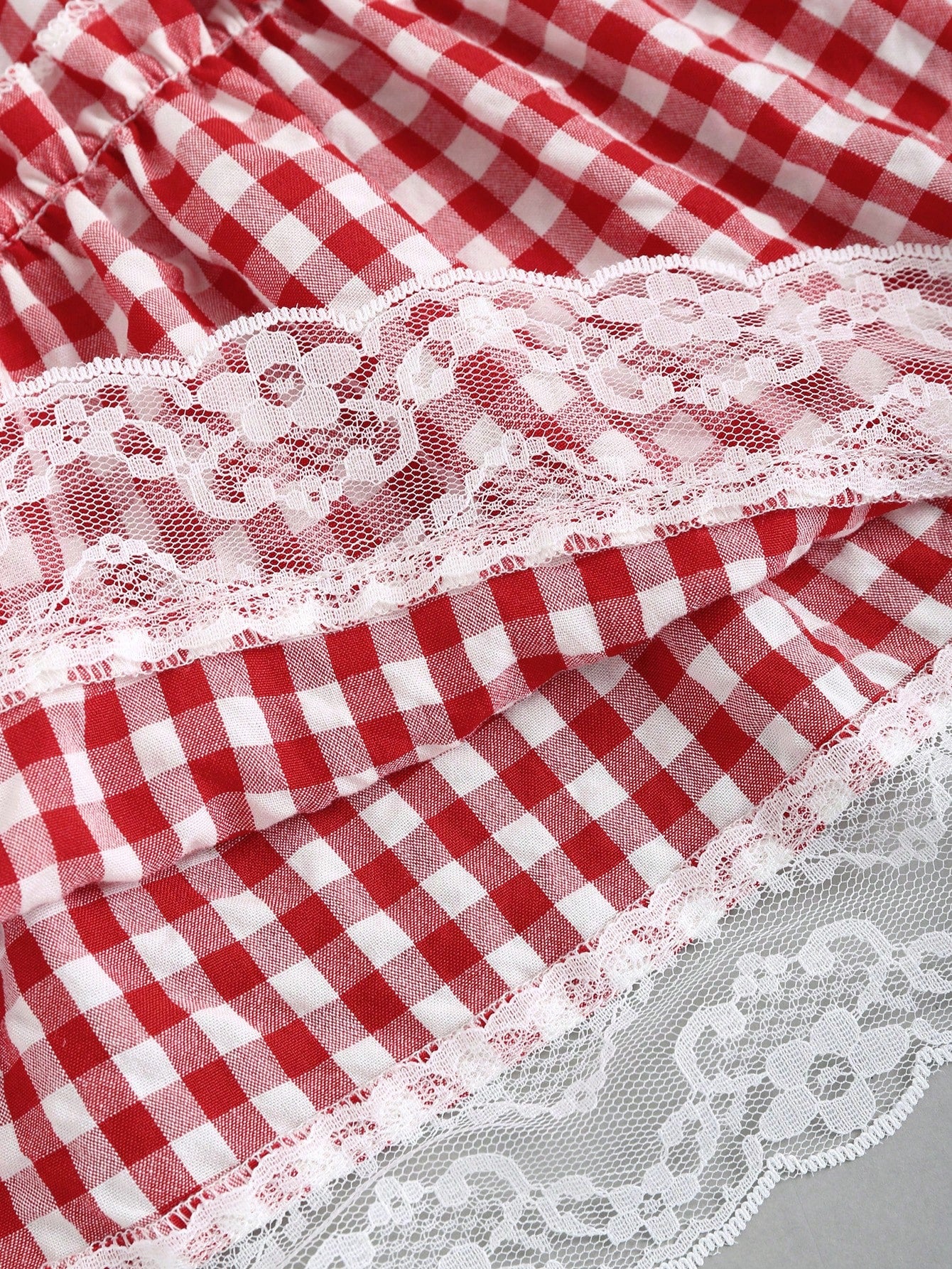 Sweetra Falda con volantes de encaje y contraste de cuadros escoceses para un atuendo de verano Y2K, ropa de Año Nuevo, minifalda corta para mujer