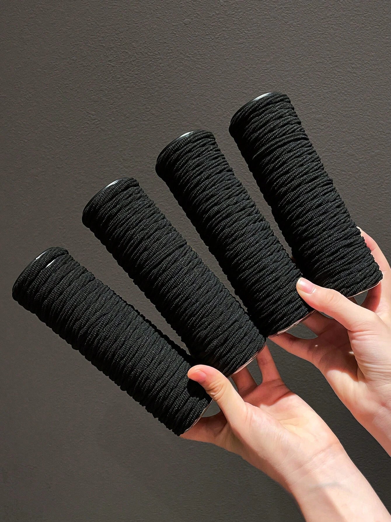 100 piezas Elásticos de cabello negros simples y de alta elasticidad, accesorios de cabello versátiles para mujeres