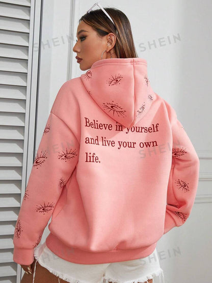 SHEIN EZwear Capucha con estampado de slogan de hombros caídos con forro térmico