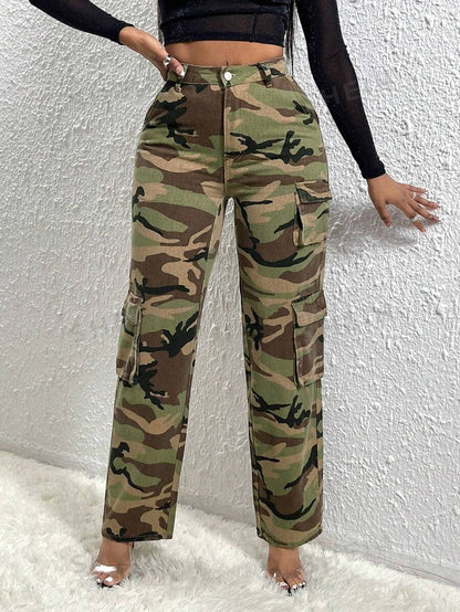 SHEIN SXY Jeans cargo con estampado de camuflaje con bolsillo con solapa