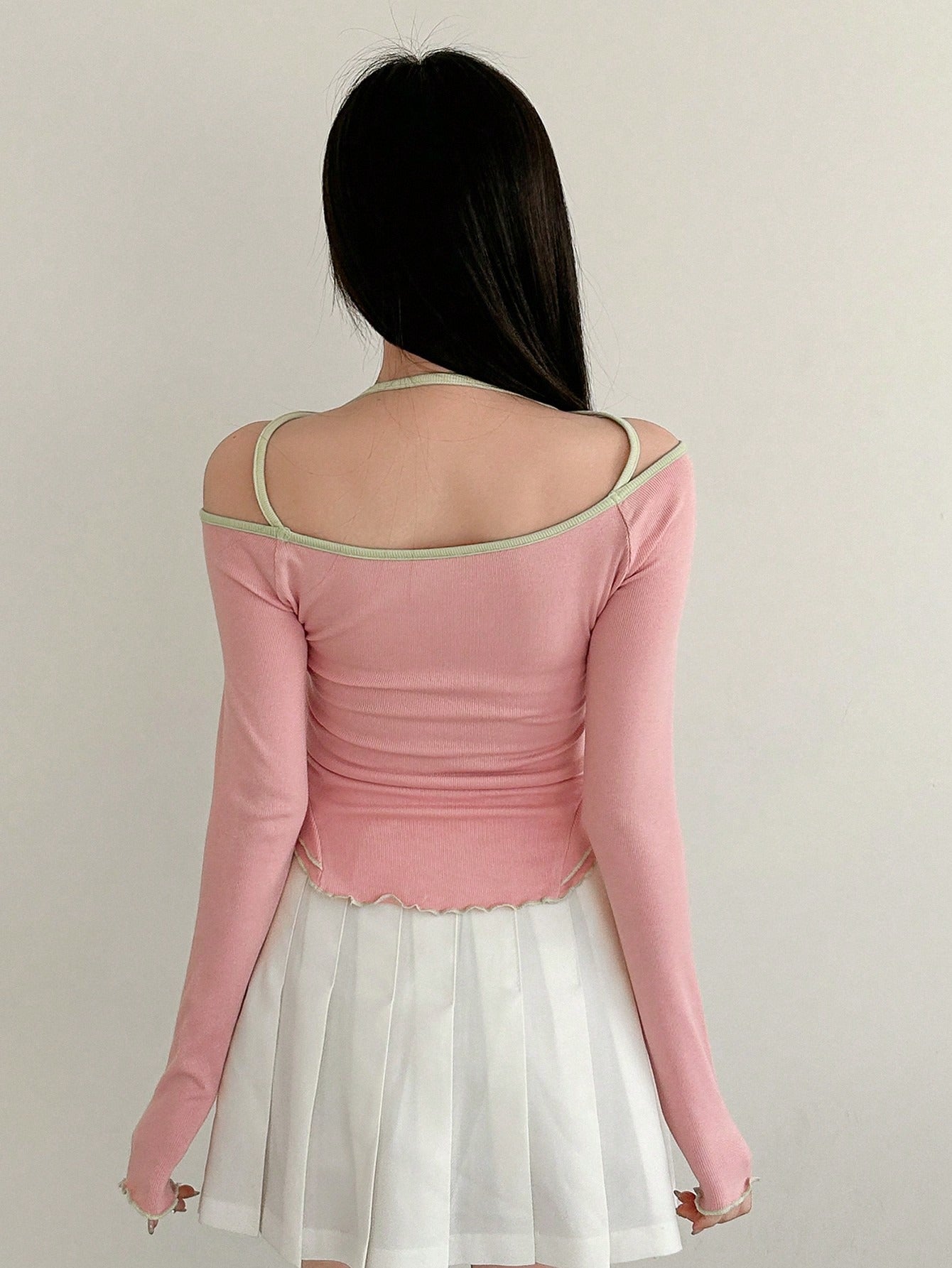 DAZY Camiseta Con Detalle De Recorte Con Ribete En Contraste Mujer