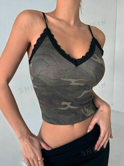 DAZY Camiseta Sin Mangas Slim Fit Con Patrón De Camuflaje Y Ribete De Encaje mujer