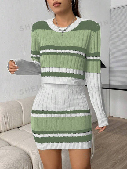 SHEIN EZwear Conjunto De Dos Piezas De Suéter Con Cuello Redondo A Rayas Y Falda De Punto Para Mujer