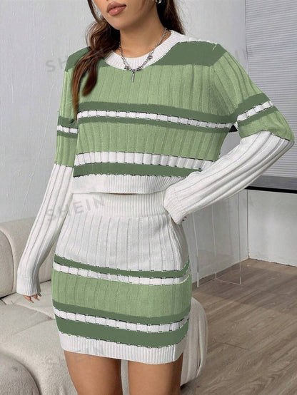 SHEIN EZwear Conjunto De Dos Piezas De Suéter Con Cuello Redondo A Rayas Y Falda De Punto Para Mujer