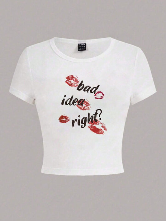 SHEIN EZwear Camiseta de manga corta, cuello redondo, informal de verano con estampado de letras y labios "Mala idea, ¿verdad?"