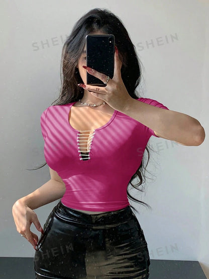 DAZY Top corto sexy, puro y único con pequeño sentido de diseño para el verano de INS de las mujer, estilo chica picante