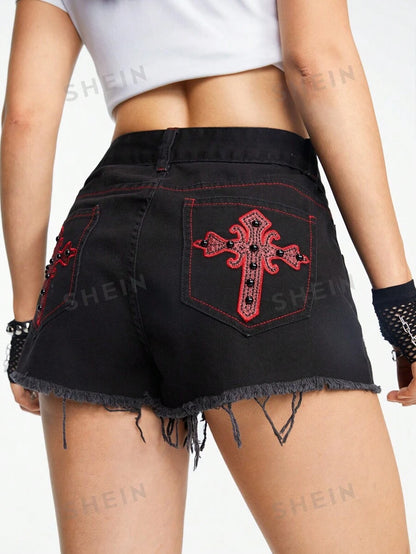 ROMWE Grunge Punk Shorts casuales de mezclilla para mujer con borde deshilachado y bordado de cruz