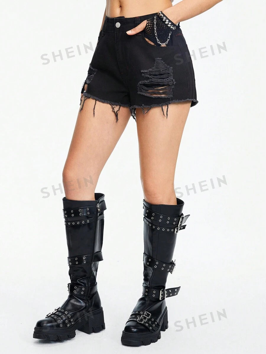 ROMWE Grunge Punk Shorts casuales de mezclilla para mujer con borde deshilachado y bordado de cruz