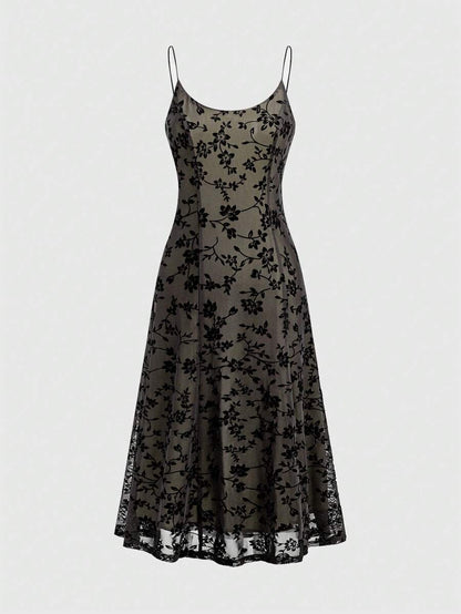 ROMWE Goth Vestido de estilo gótico victoriano con flores flocadas para mujer con tirantes de espagueti y cintura ajustada en línea A