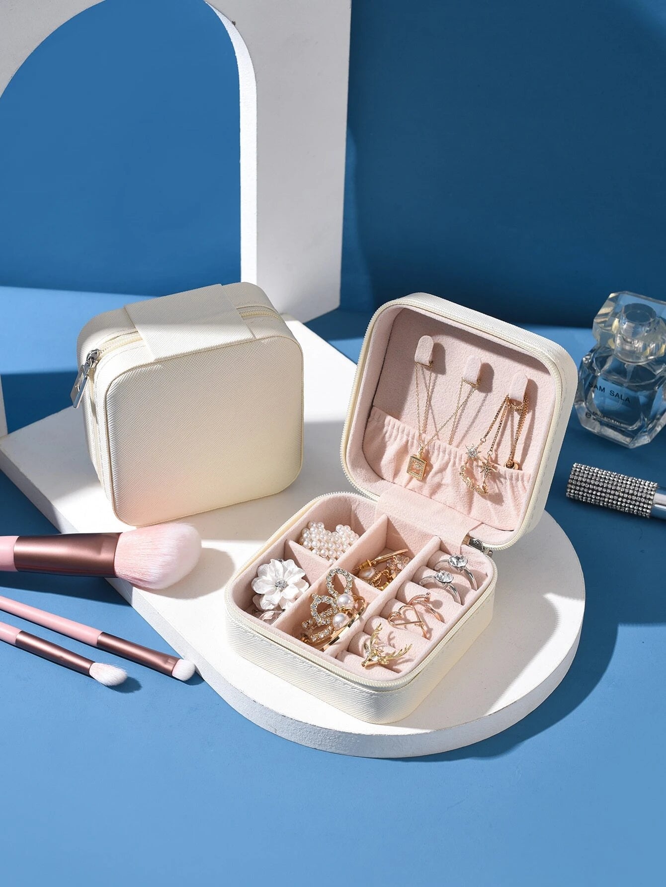 1 Pieza Caja De Almacenamiento De Joyas De Pu Sin Diseño, Caja De Almacenamiento De Joyas A Prueba De Polvo Para Uso Doméstico, Caja De Joyas Portátil De Gran Capacidad Para Viajes, Regalo Para El Día De San Valentín