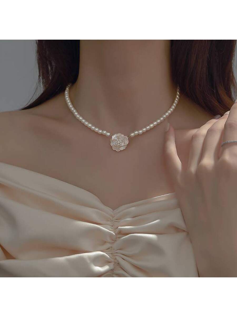 1 Pieza De Collar Colgante De Flor De Camelia De Perlas Sintéticas Simples Y 1 Par De Aretes De Pernos