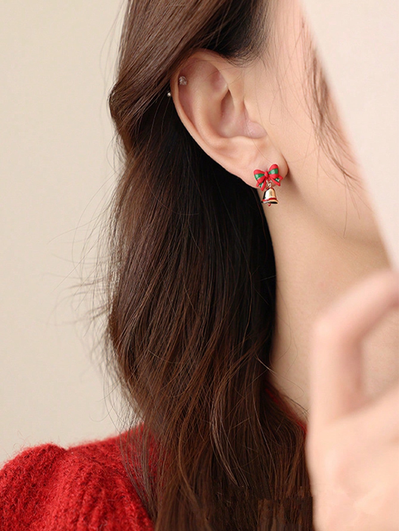 1 par (2 piezas) de pendientes con diseño asimétrico de campana de Papá Noel, accesorios de pendientes con temática navideña para mujeres, regalo de Navidad