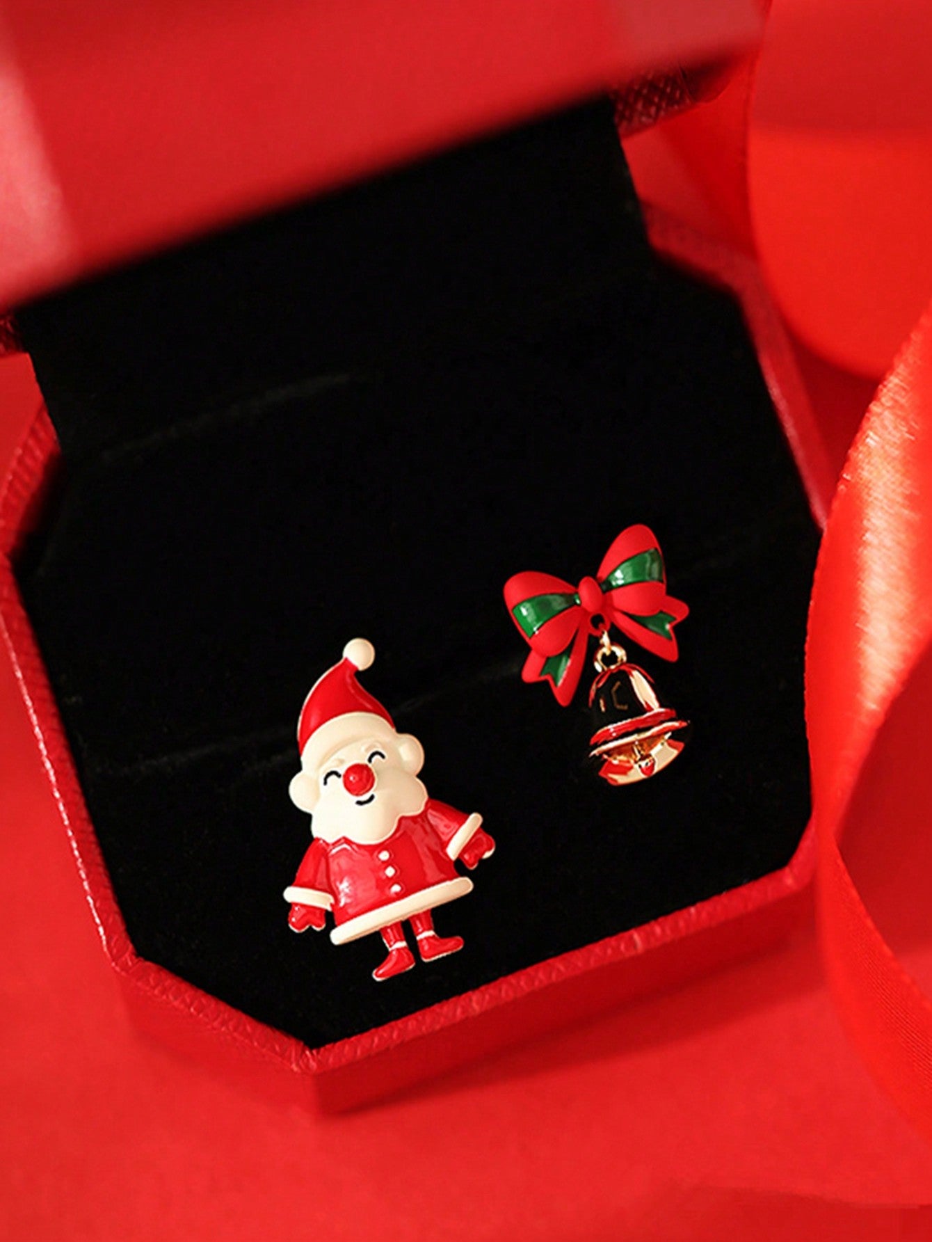 1 par (2 piezas) de pendientes con diseño asimétrico de campana de Papá Noel, accesorios de pendientes con temática navideña para mujeres, regalo de Navidad