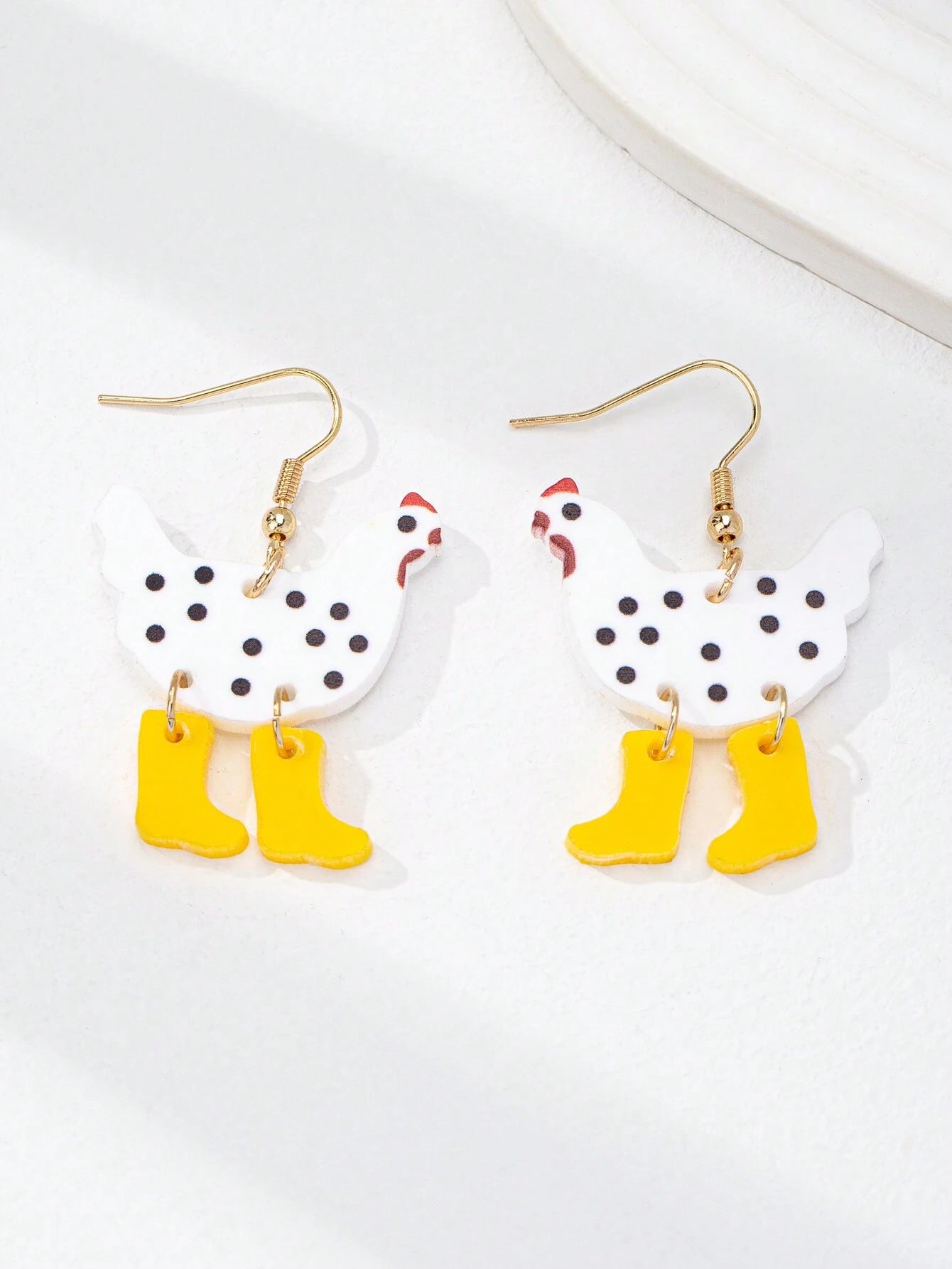 1 par de aretes con forma de gallinas granja lindas con botas