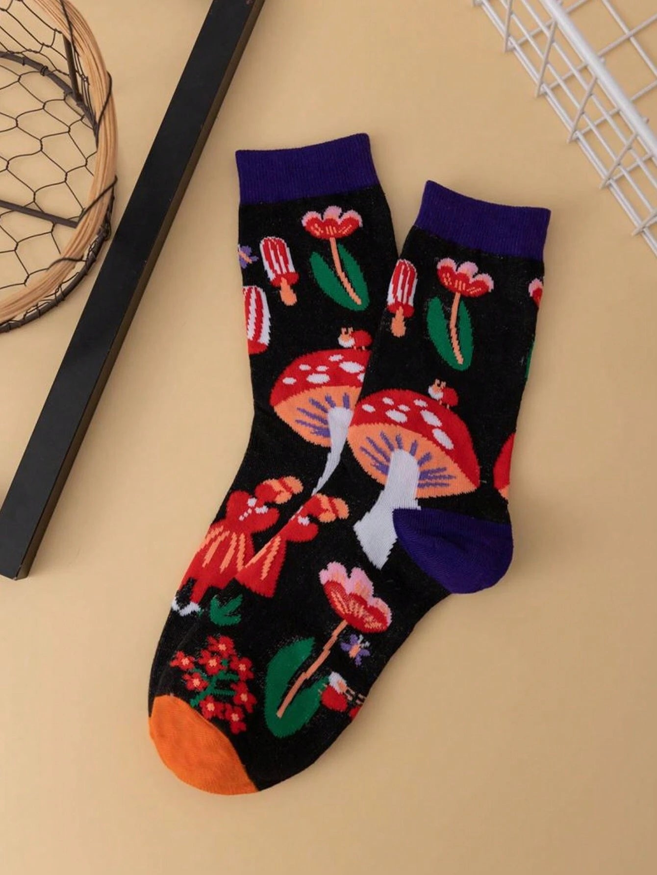1 par de calcetines de mujer con patrón de hongos elegante, suaves y cómodos, para uso diario de media altura