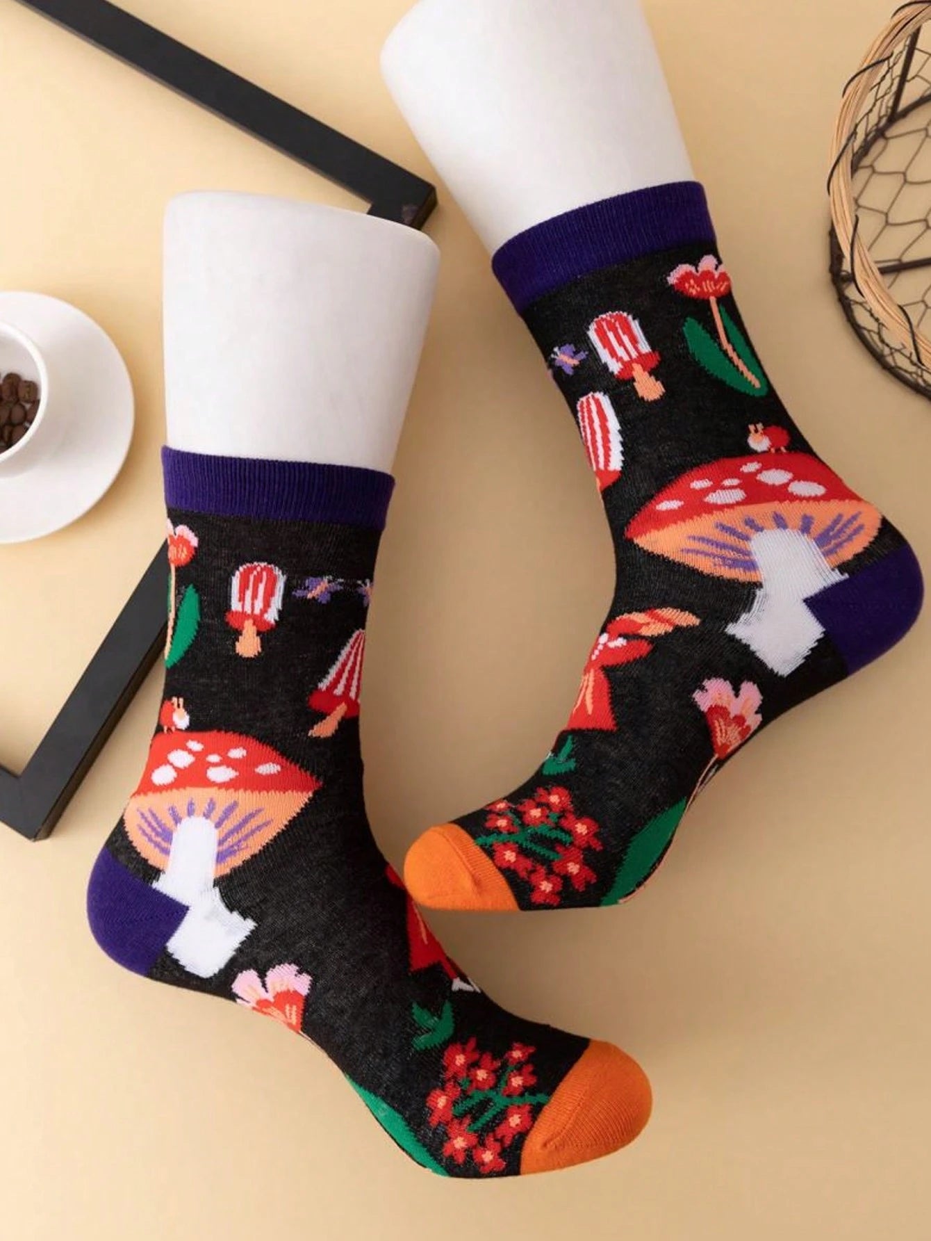 1 par de calcetines de mujer con patrón de hongos elegante, suaves y cómodos, para uso diario de media altura