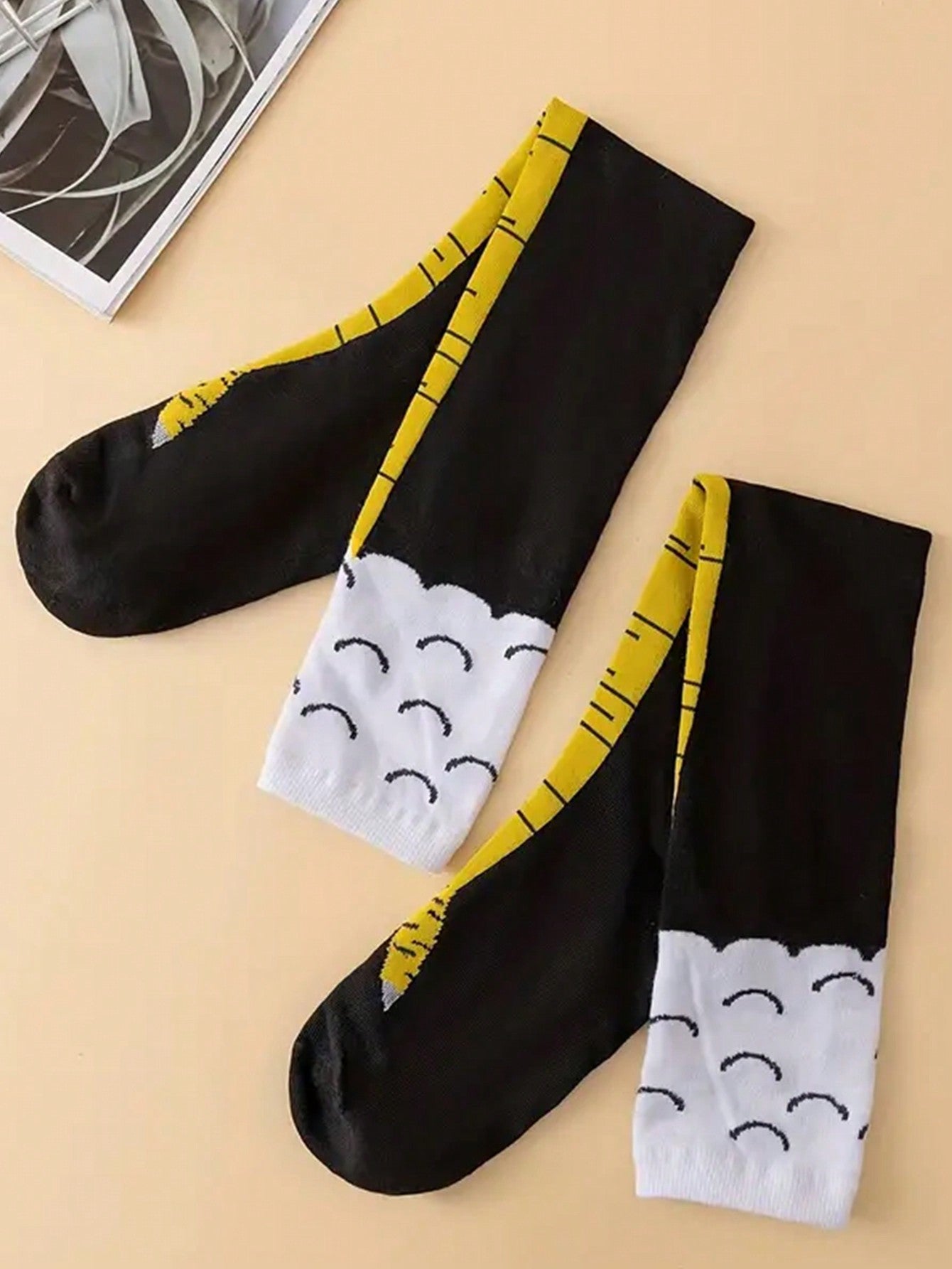 1 par de calcetines largos para mujer con estampado de patas de pollo de dibujos animados, transpirables, cómodos, casuales, de moda y únicos, acogedores para otoño/invierno