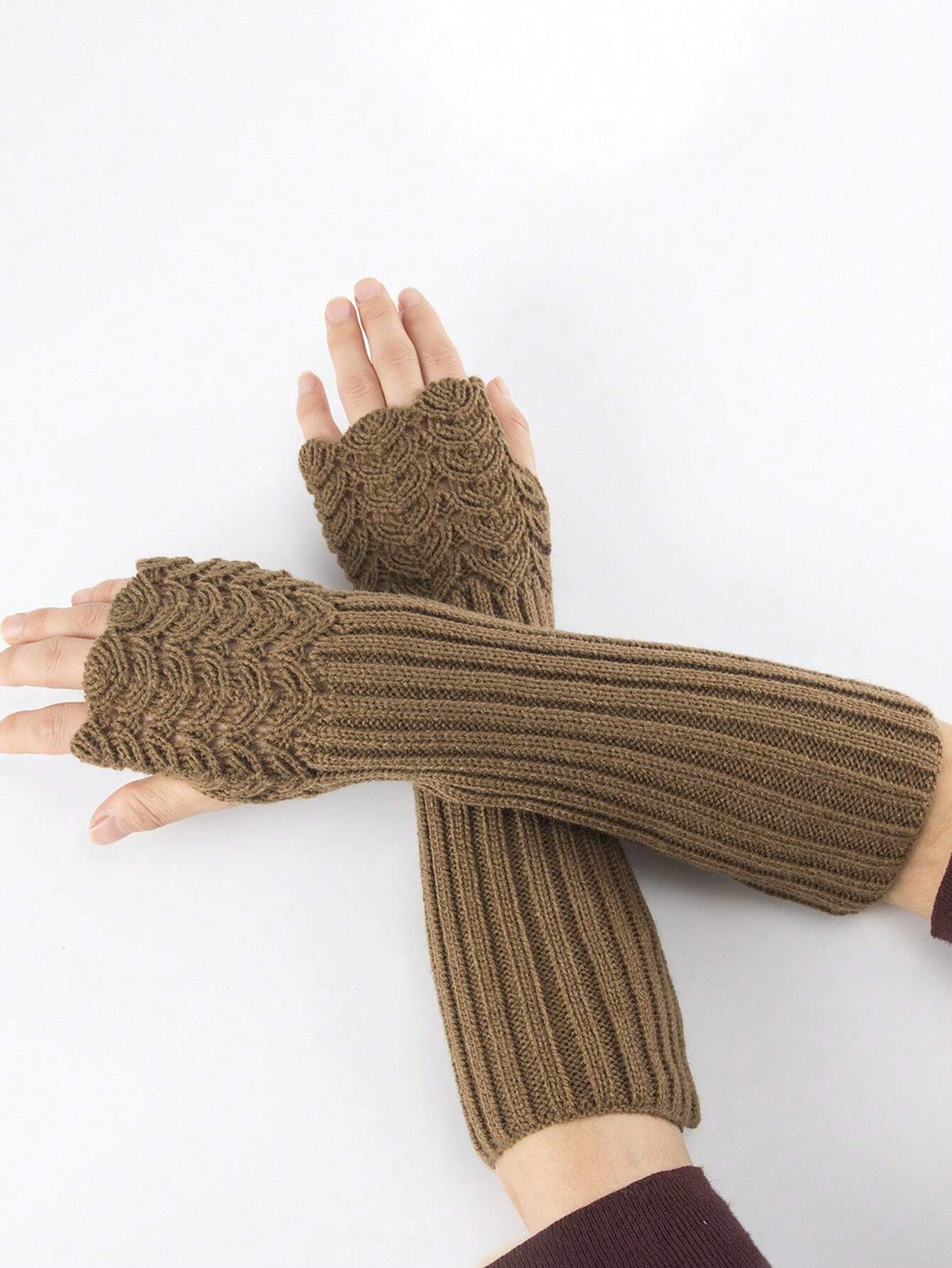 1 par de mangas sin dedos de unicolor con diseño de escamas de peces tejidas para mujer, calentadores de brazos tejidos de longitud media para otoño/invierno