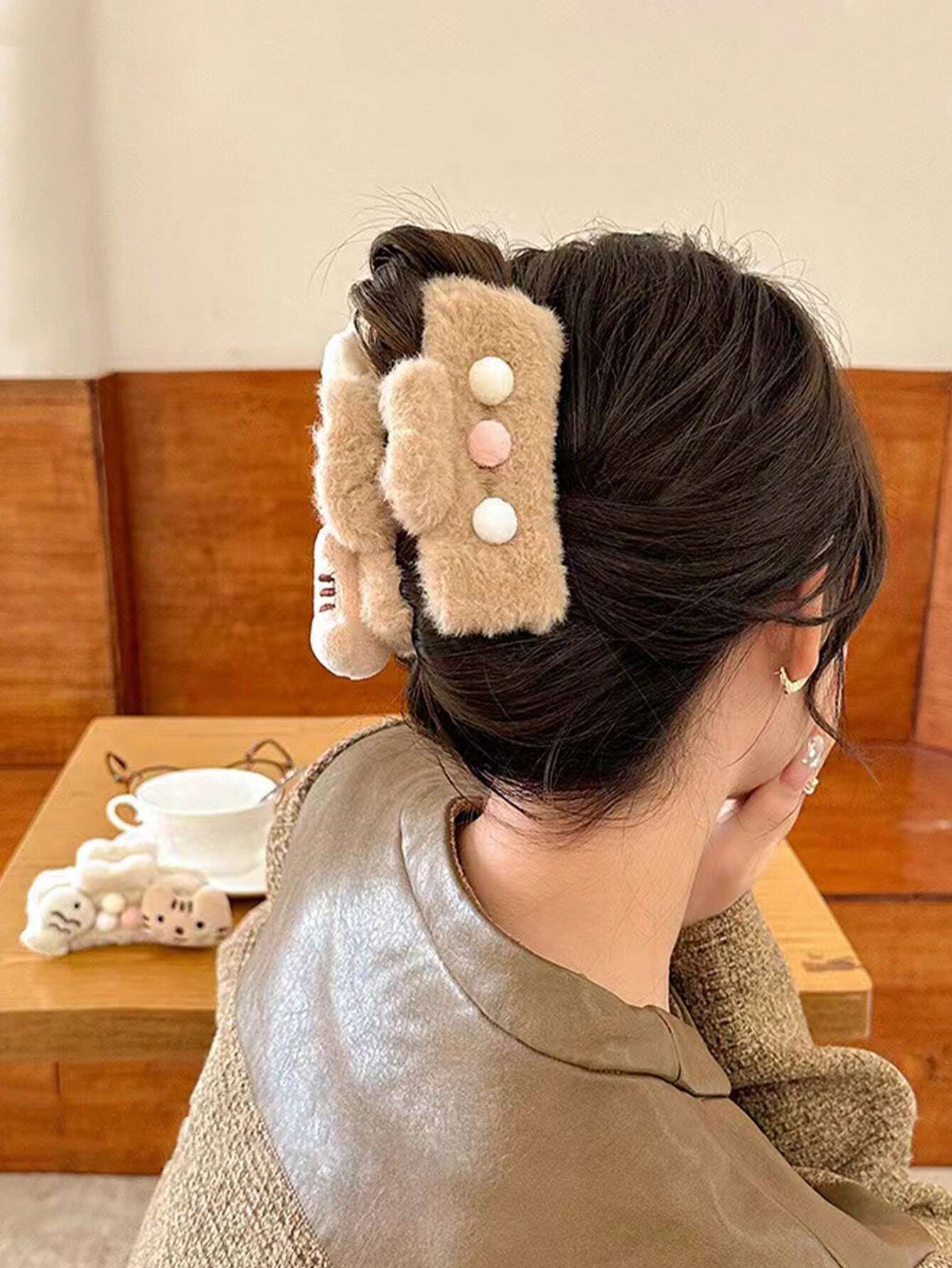 1 pieza Accesorio de pelo tipo pinza con gato de dibujos animados lindo y pez pequeño esponjoso, accesorios de pelo para mujer de otoño/invierno