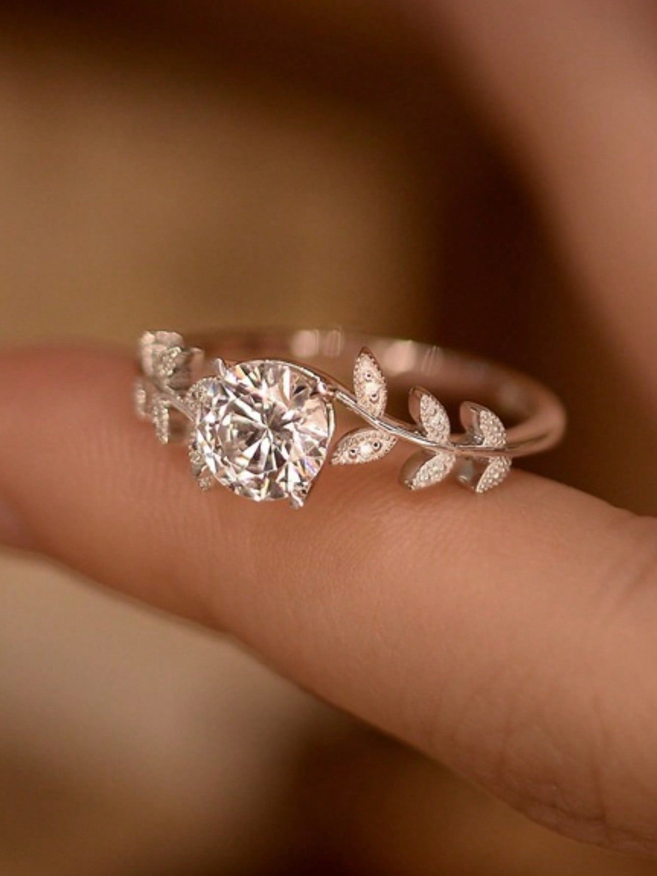 1 pieza Anillo de hoja con circonita cúbica de lujo, elegante joya de compromiso y boda para mujer, regalo para fiestas