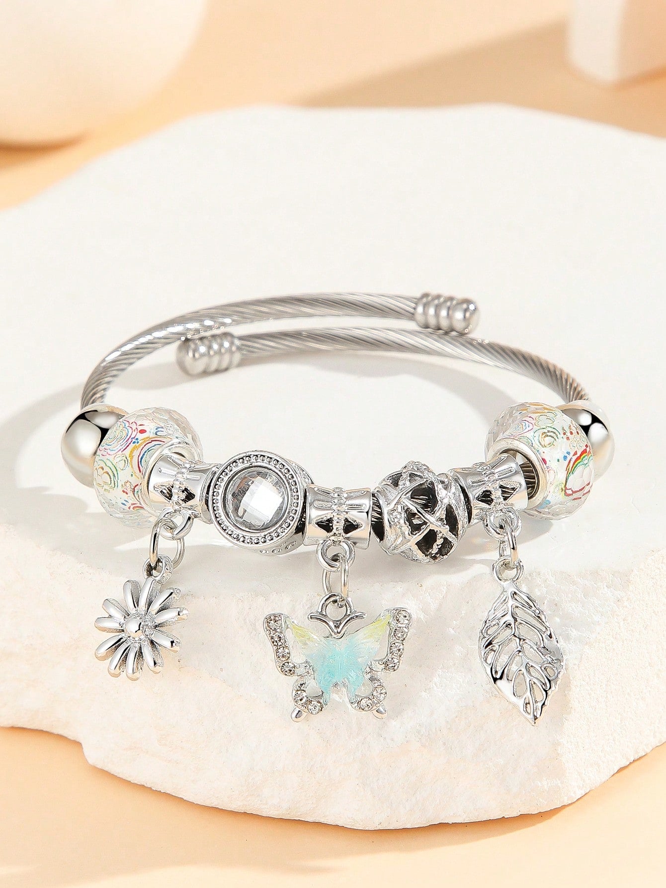 1 pieza Brazalete/pulsera de acero inoxidable con encantos de mariposa, hojas y flores con diamantes de imitación, para decoración diaria de niñas/mujeres