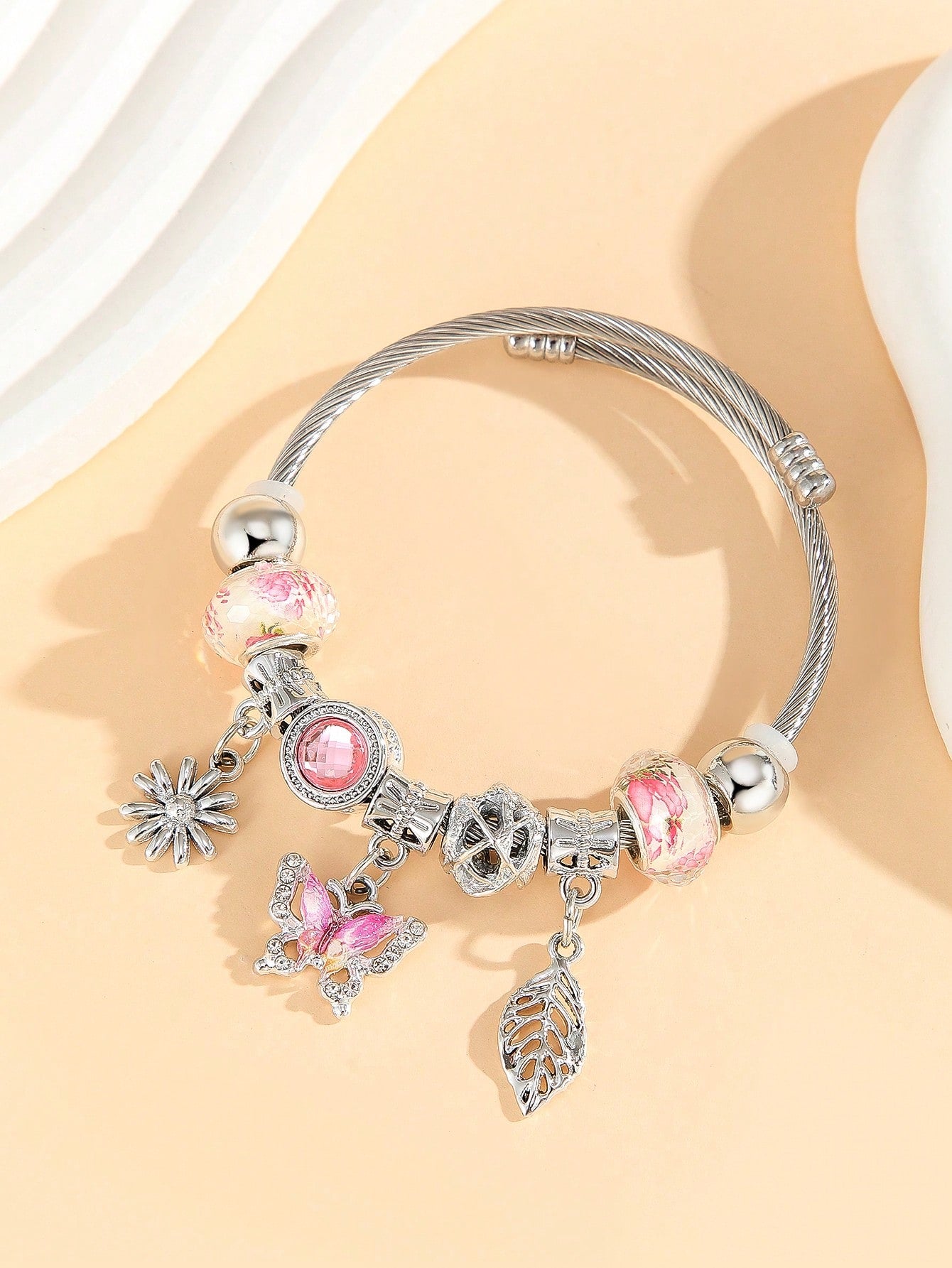 1 pieza Brazalete/pulsera de acero inoxidable con encantos de mariposa, hojas y flores con diamantes de imitación, para decoración diaria de niñas/mujeres