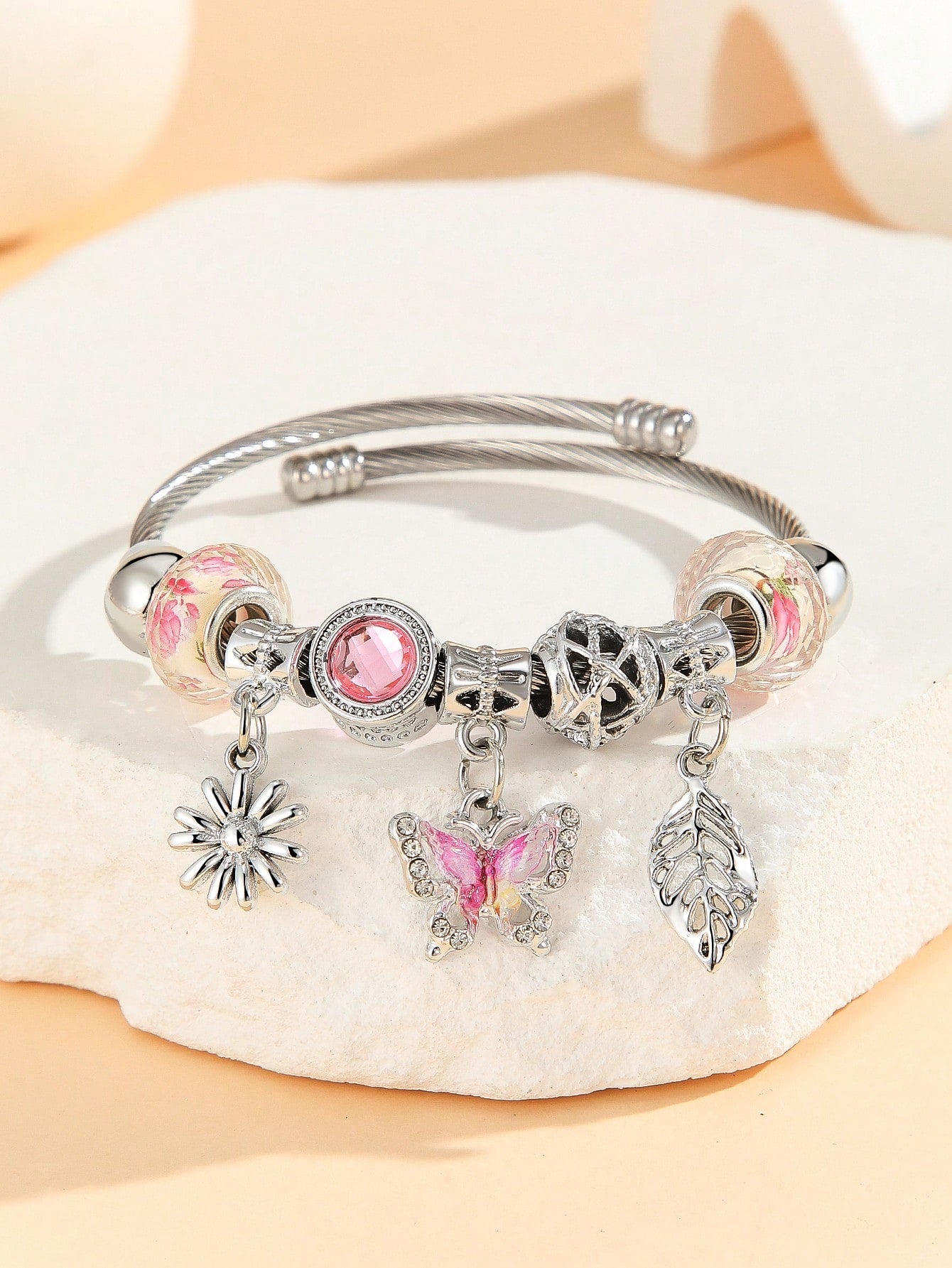 1 pieza Brazalete/pulsera de acero inoxidable con encantos de mariposa, hojas y flores con diamantes de imitación, para decoración diaria de niñas/mujeres