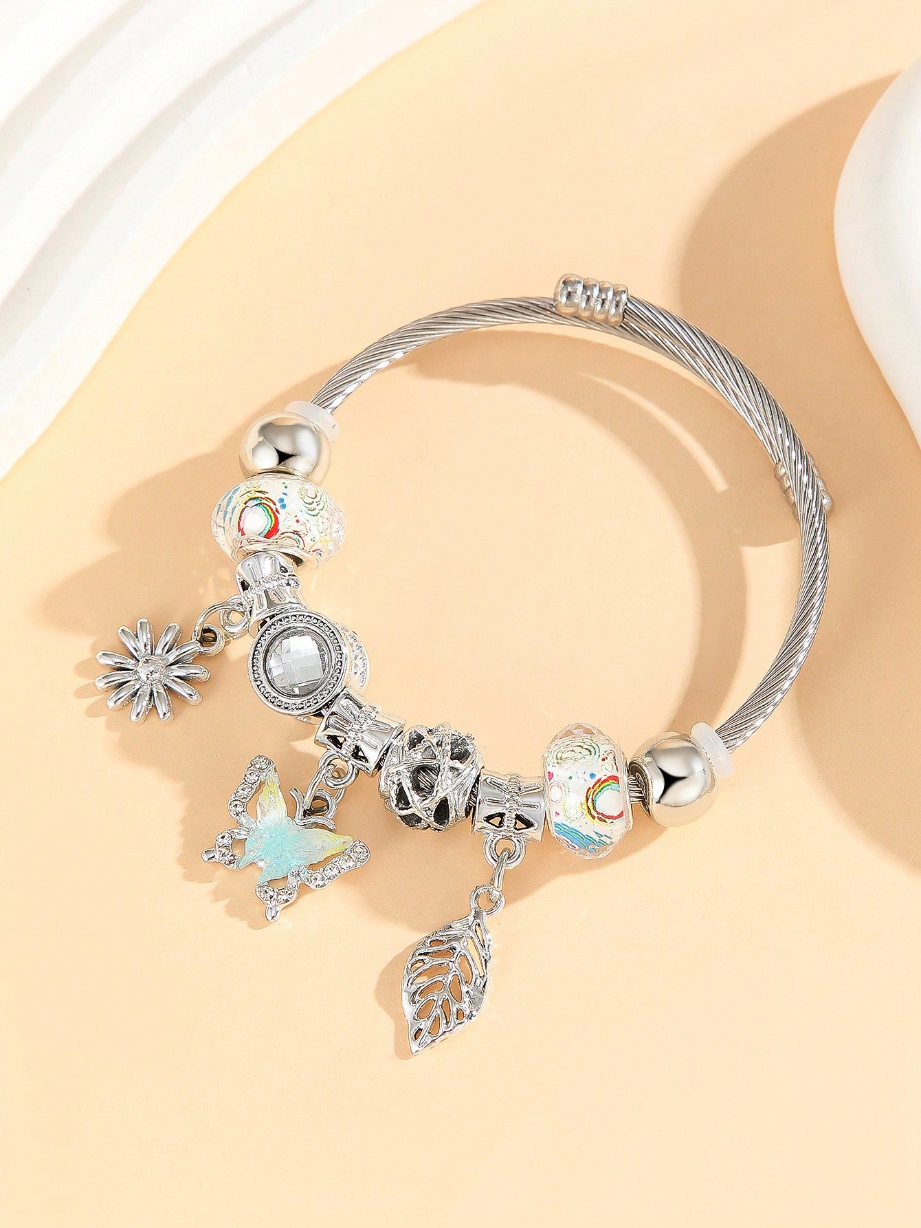 1 pieza Brazalete/pulsera de acero inoxidable con encantos de mariposa, hojas y flores con diamantes de imitación, para decoración diaria de niñas/mujeres