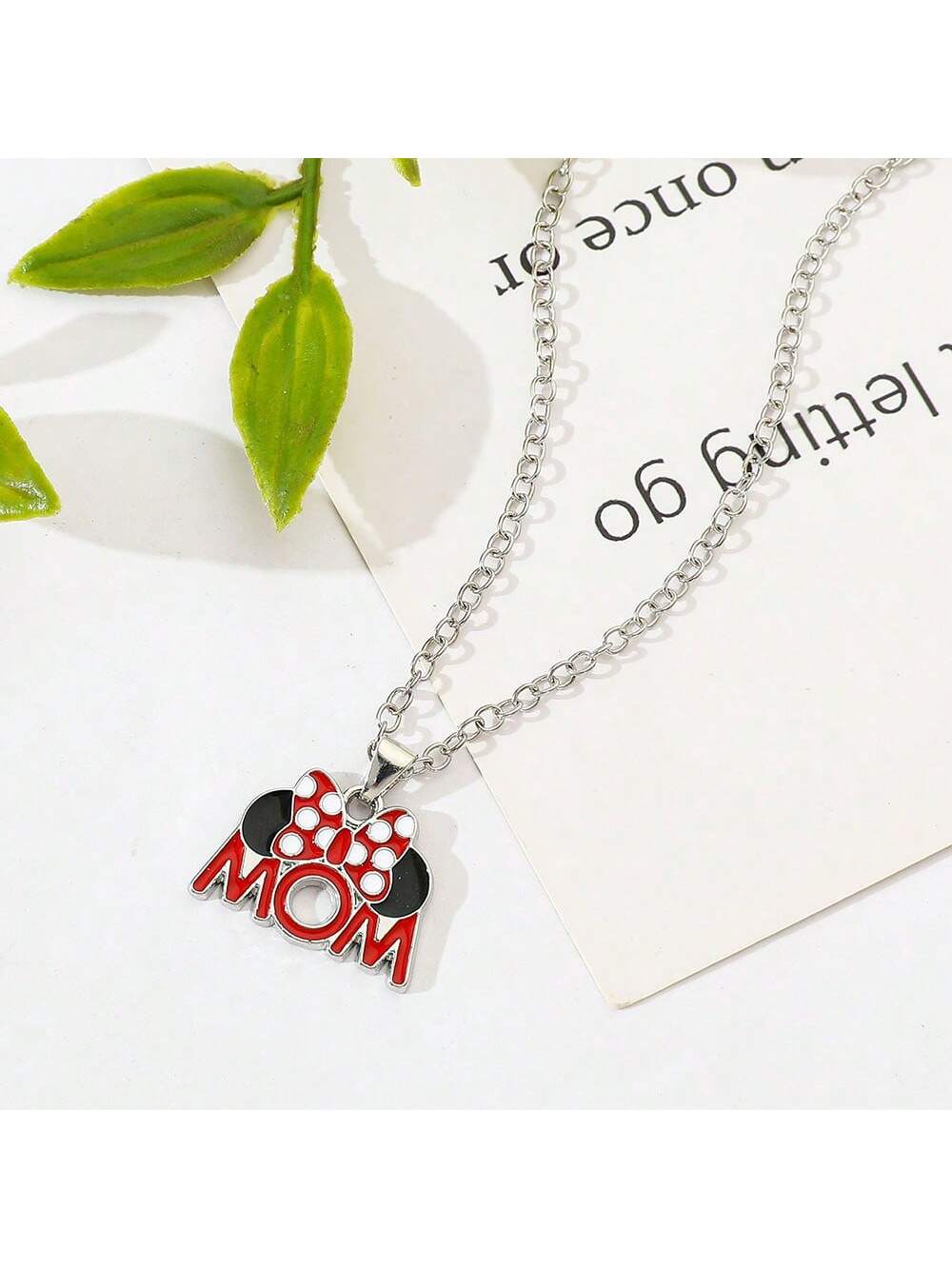 1 pieza Collar colgante de joyería de moda para damas con colgante de la letra "MOM" y de Disney Animation Mickey Mouse Minnie Mouse