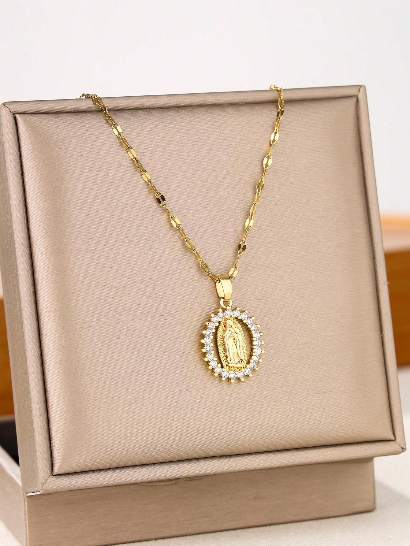 1 pieza Collar de acero inoxidable creativo & personalizado moda oval en forma de micro incrustado zirconia cúbica colgante para mujeres , adecuado para boda , fiesta con uso diario
