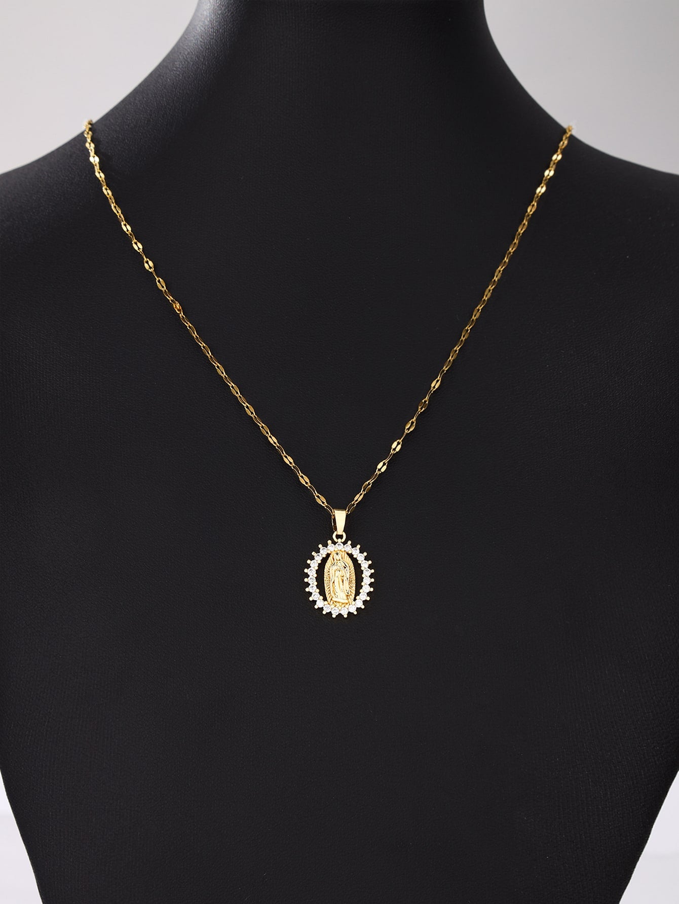 1 pieza Collar de acero inoxidable creativo & personalizado moda oval en forma de micro incrustado zirconia cúbica colgante para mujeres , adecuado para boda , fiesta con uso diario