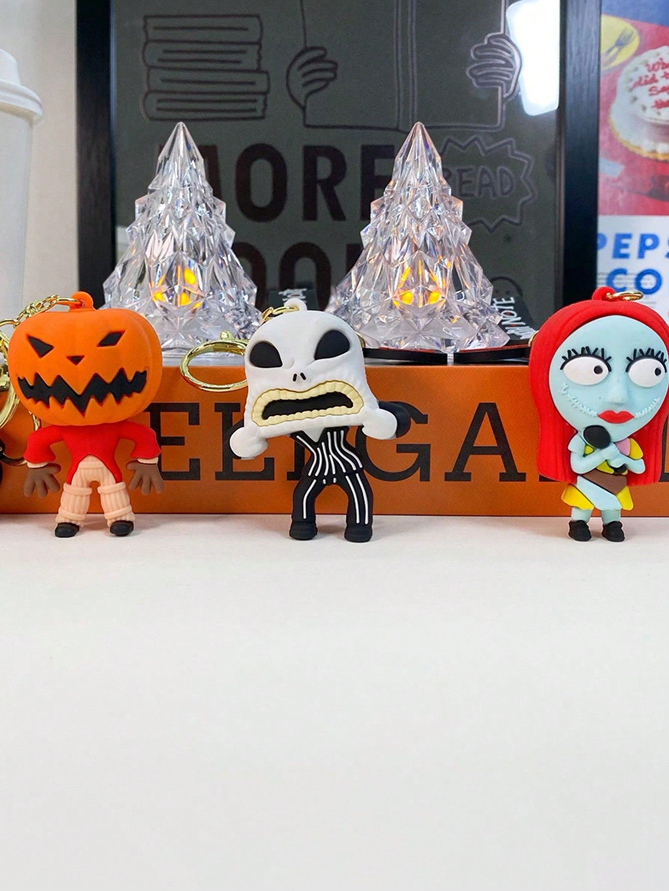 1 pieza Encantador Llavero de Pesadilla Antes de Navidad - Diseño adorable de la pareja Jack y Sally, elegante colgante de bolso, llavero de arte de animación coleccionable de Halloween