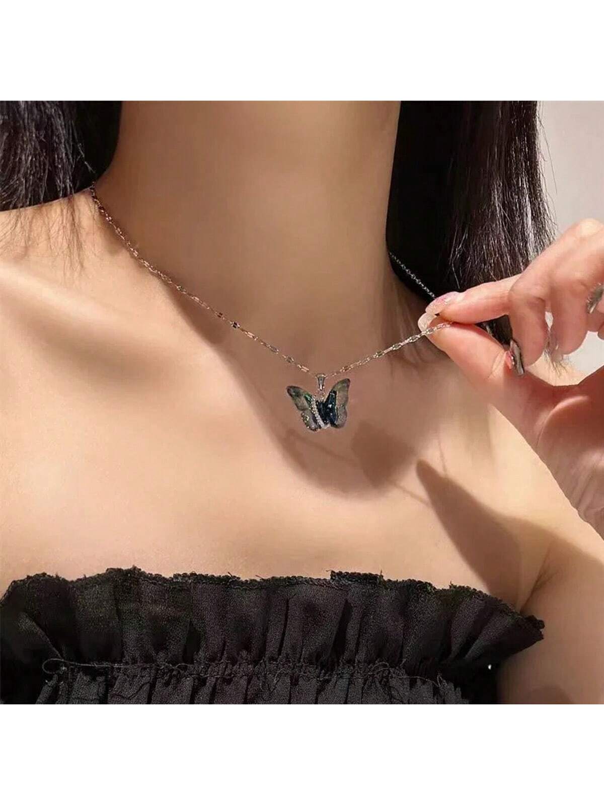 1 pieza de exquisito collar con colgante de mariposa colorida con circonita cúbica, cadena de acero inoxidable chapada en 18K oro para mujeres, ideal para uso diario, citas, vacaciones, etc. Regalo perfecto para mama, novia