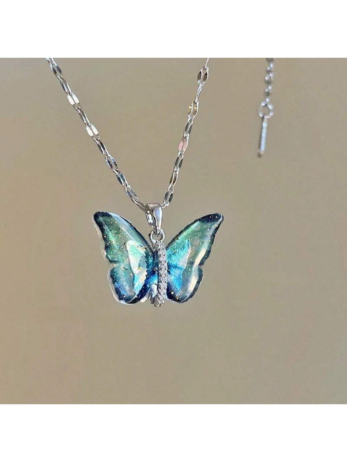 1 pieza de exquisito collar con colgante de mariposa colorida con circonita cúbica, cadena de acero inoxidable chapada en 18K oro para mujeres, ideal para uso diario, citas, vacaciones, etc. Regalo perfecto para mama, novia