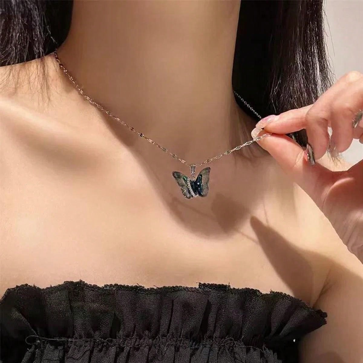 1 pieza de exquisito collar con colgante de mariposa colorida con circonita cúbica, cadena de acero inoxidable chapada en 18K oro para mujeres, ideal para uso diario, citas, vacaciones, etc. Regalo perfecto para mama, novia