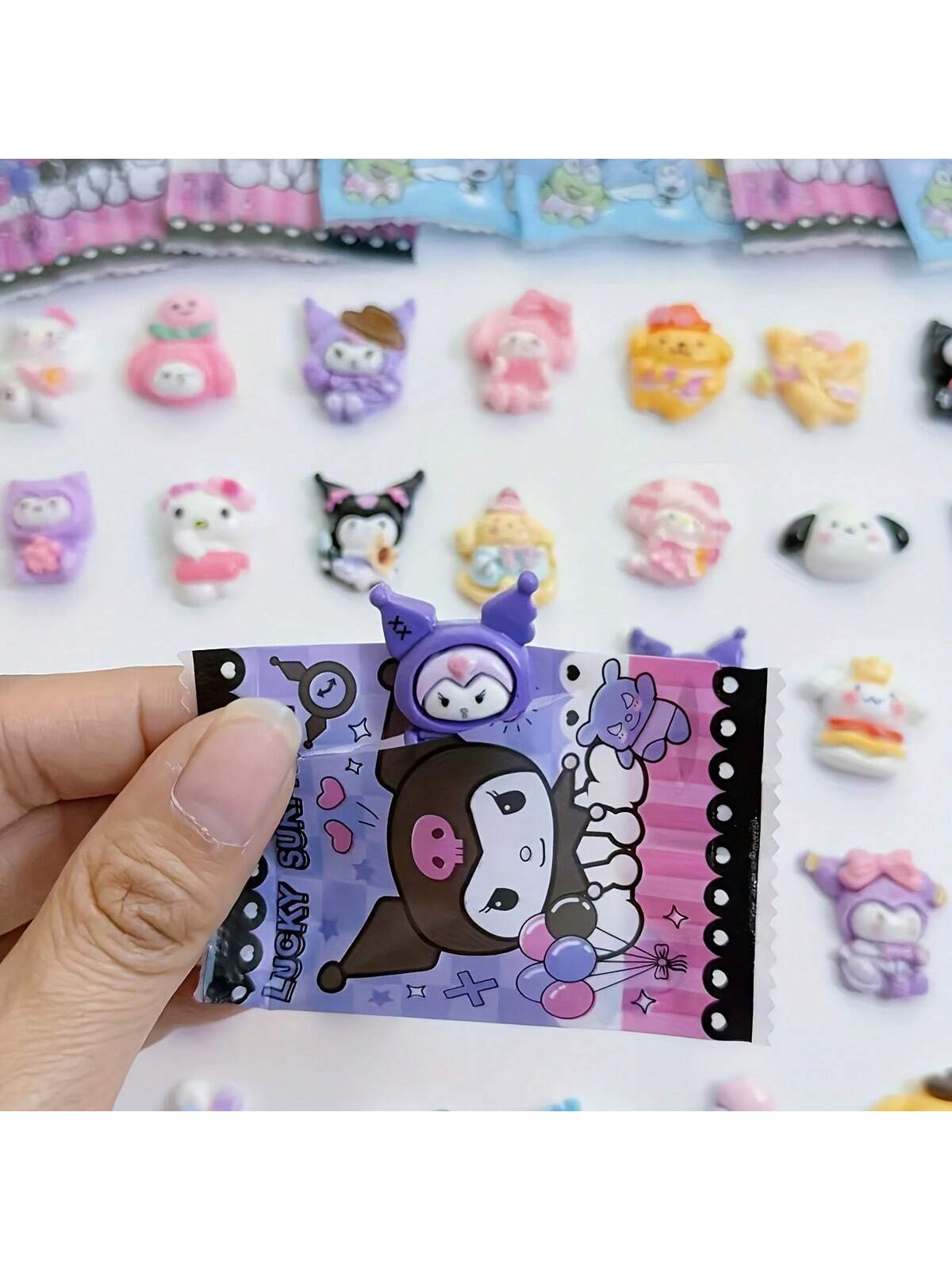 20/10 piezas Bolsa Misteriosa Sanrio Accesorios de resina DIY lindos, empaquetados individualmente - Adecuado para manualidades, cuadernos, tazas, fundas de teléfono, accesorios para uniformes escolares para niñas