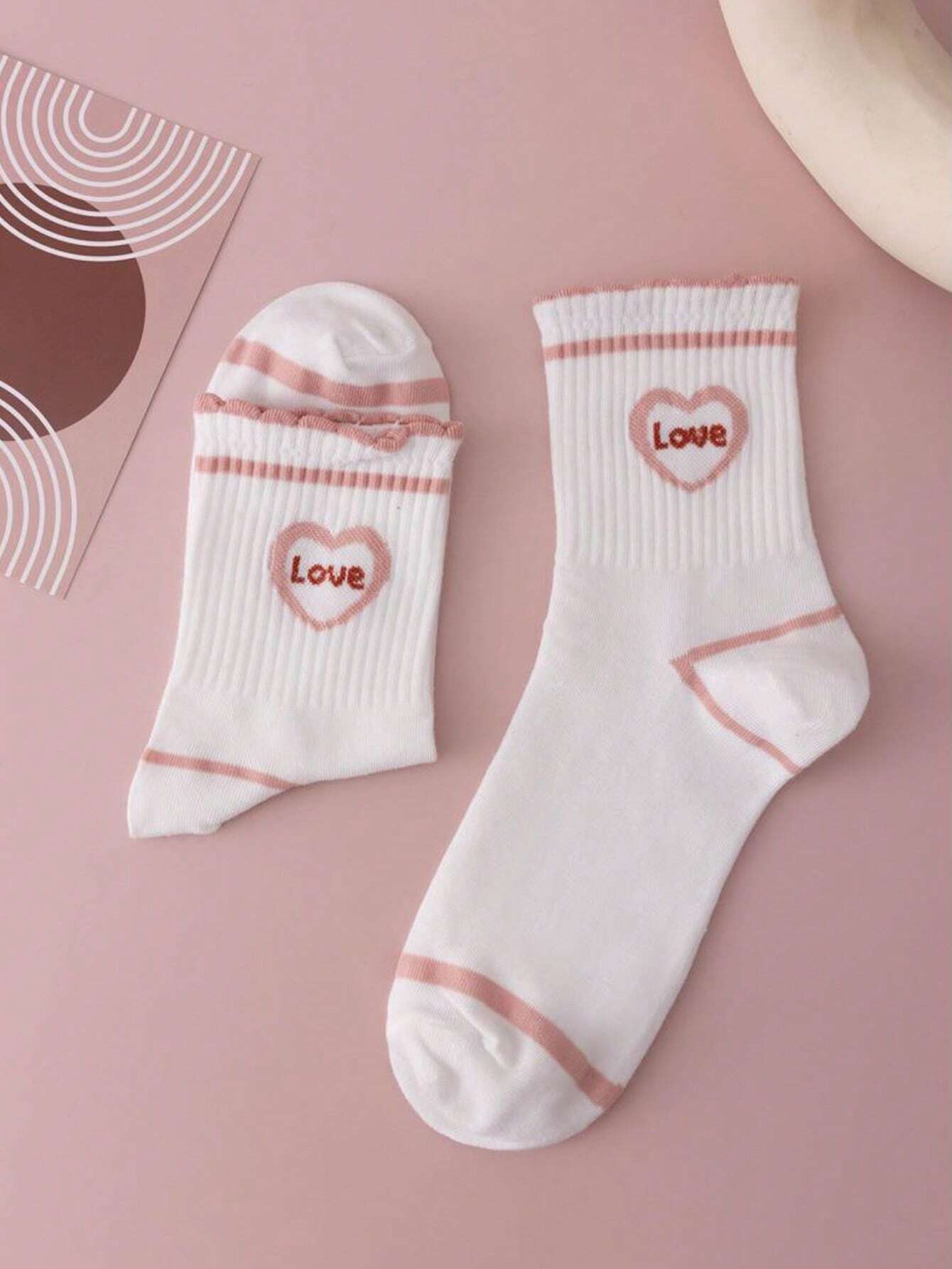 2 pares de calcetines blancos para mujer con bordes rosas y diseño de corazón, de moda y cómodos para uso diario