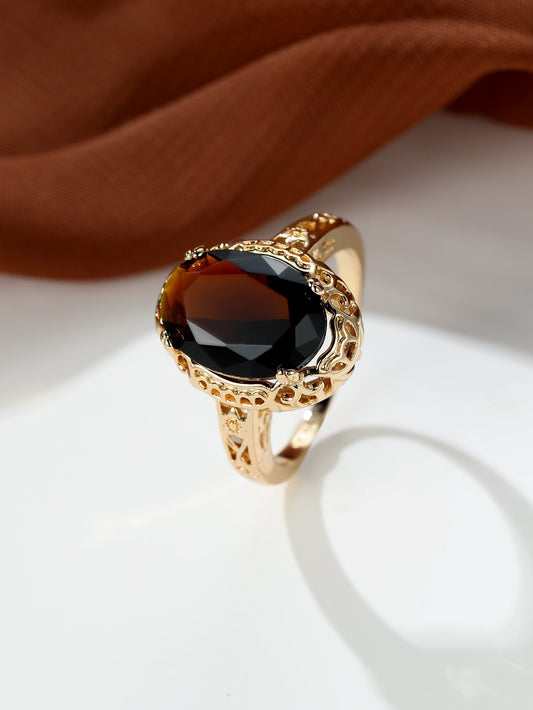 Anillo oval con diseño de gema