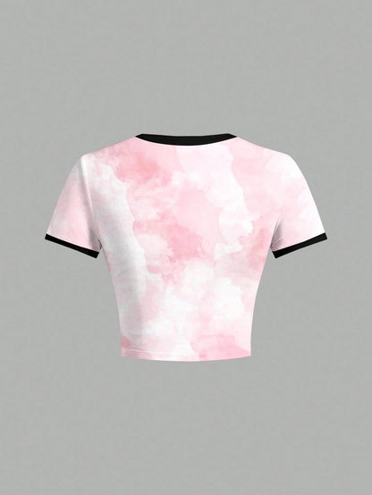 Astro Boy X SHEIN Camiseta ajustada de mujer de manga corta con estampado de figuras de dibujos animados y tie-dye con ribete de contraste