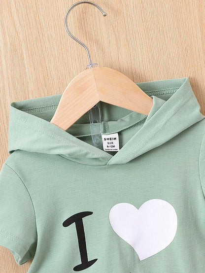Bebé niño Shorts con camiseta con estampado de corazón y slogan con capucha