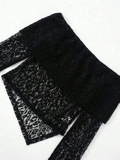 Blusa de encaje con hombros descubiertos y bajo asimétrico elegante para mujer