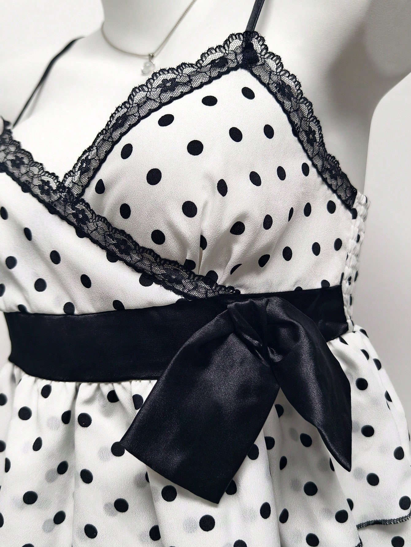 Blusa sin mangas con cuello de lazo y lunares, top de moda casual y versátil para citas, bodas, escuela, vacaciones, viajes, atuendo de aeropuerto