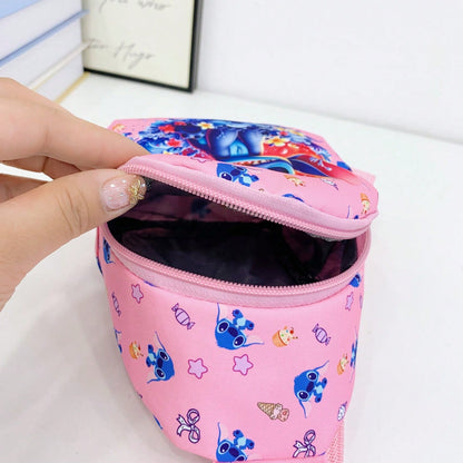 Bolso bandolera con estampado oficial de Stitch de Disney - Rosa brillante, imprescindible para fans de Disney - Bolso de hombro compacto y multifuncional, bolsillo con cremallera delantero, manos libres, compañero de vi
