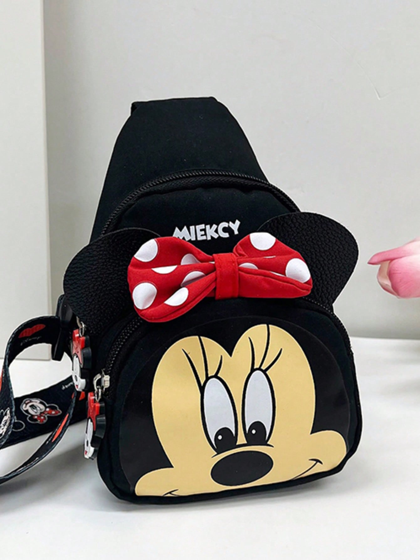 Bolso bandolera de mujer con diseño de lazo de Minnie Mouse | Regalo ideal con temática Disney para uso diario | Bolso bandolera pequeño y práctico que cabe teléfono, billetera, llaves | Accesorio esencial adecuado para