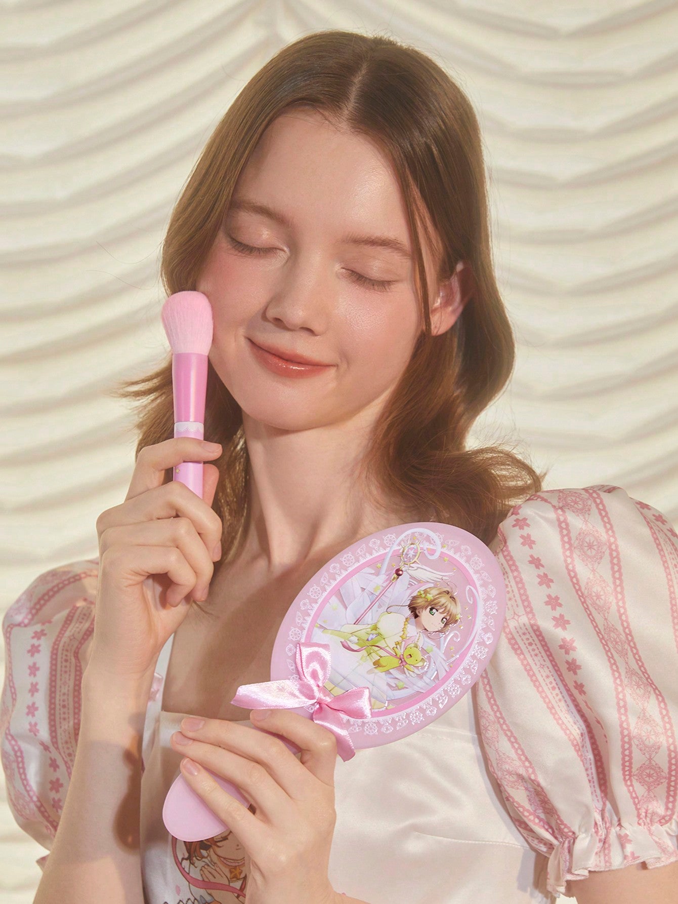 CARDCAPTOR SAKURA | SHEIN Espejo De Mano Rosa Con Decoracion De Moño Y Personaje De Anime Impreso