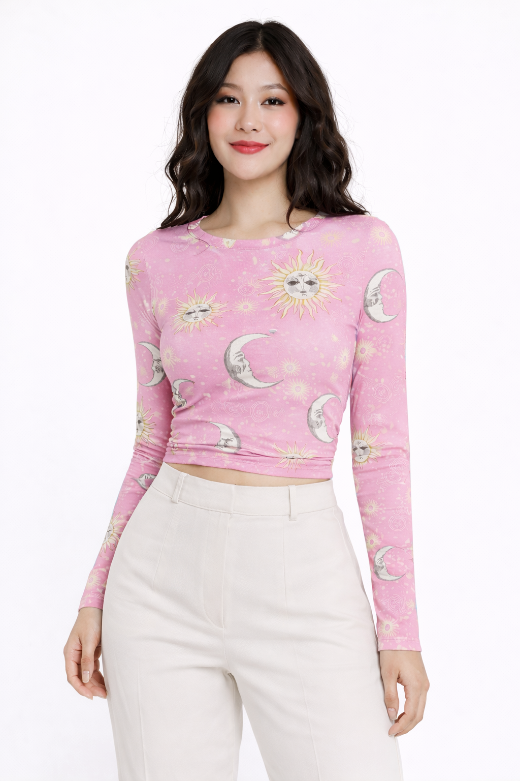 Elegante Crop Top de Manga Larga con Estampado Místico de Soles y Lunas, Espalda Abierta con Delicado Amarre y Detalle de Drapeado Frontal para un Estilo Aesthetic Único.