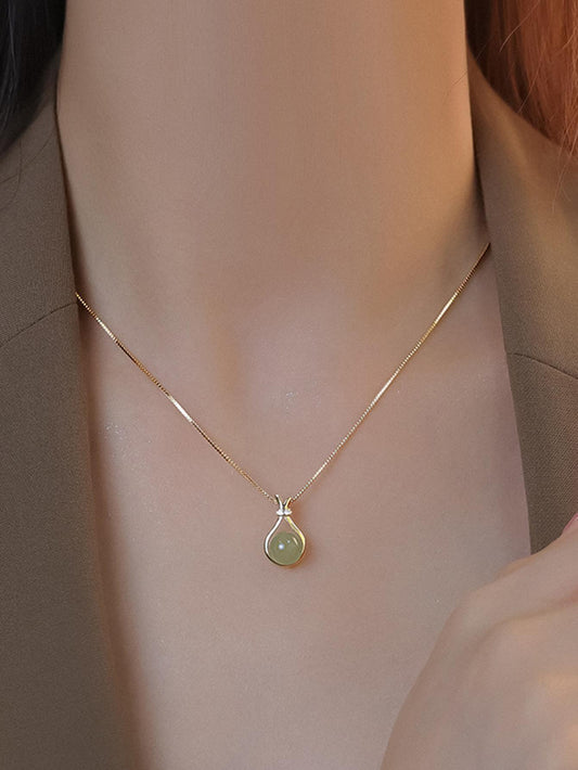 Collar con accesorio gota de agua